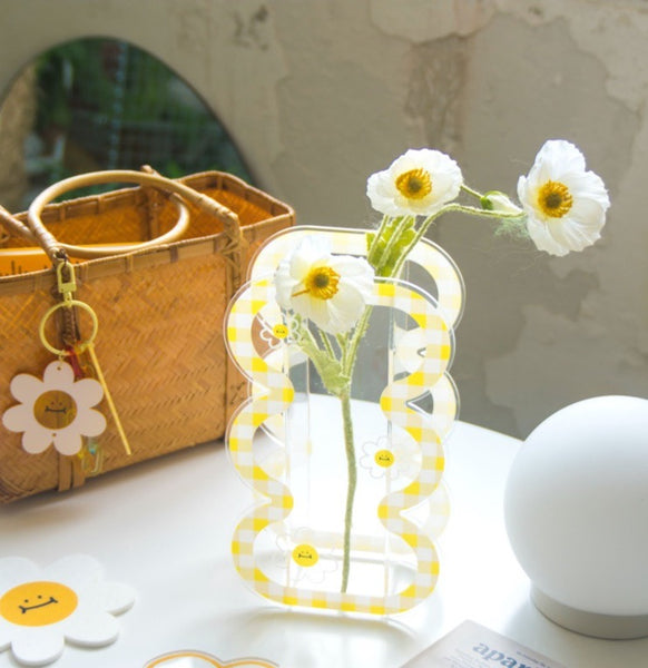 decorative acrylic wavy checkered daisy vases