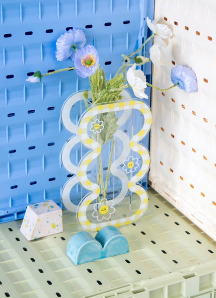 decorative acrylic wavy checkered daisy vases