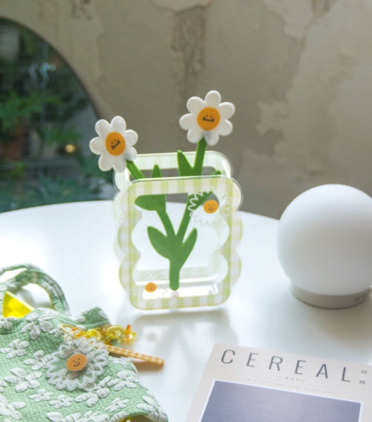 decorative acrylic wavy checkered daisy vases